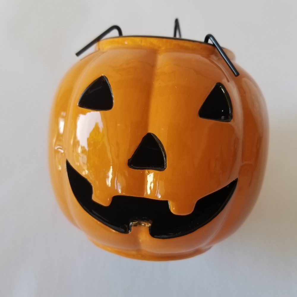Jack-o'-lantern Tealight Holder